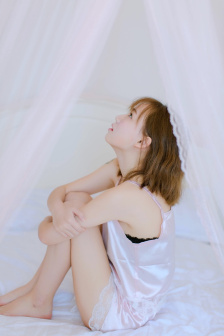 美女牛仔裤短裤高清图片